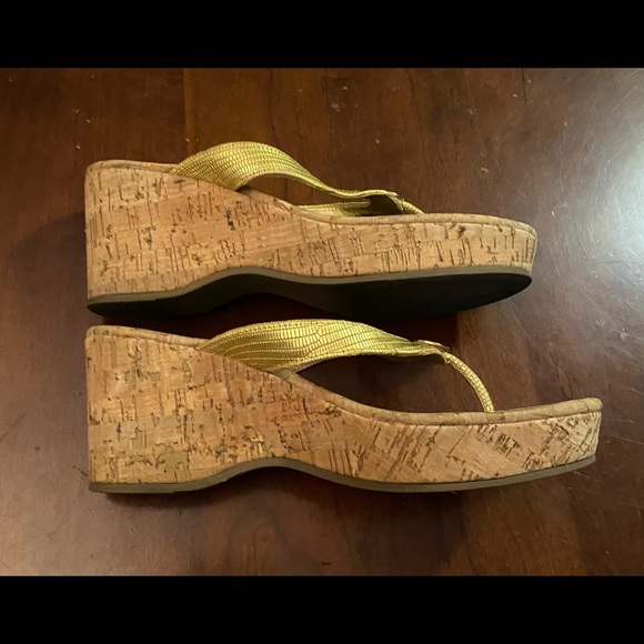 Tory Burch wedges are a size 8.5 - Picture 6 of 10